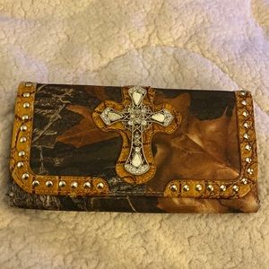 Camo Women's Wallet w/Rhinestones.